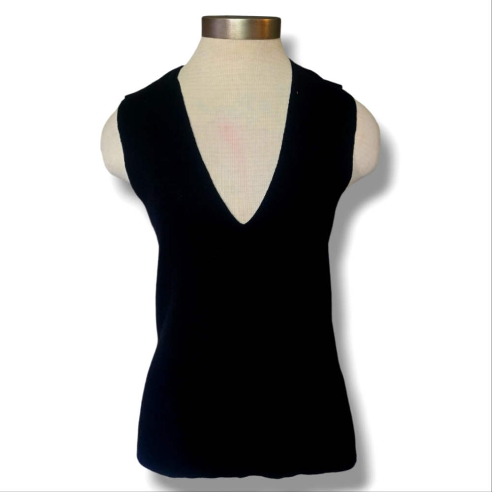 Moda international black vneck sleeveless top size large